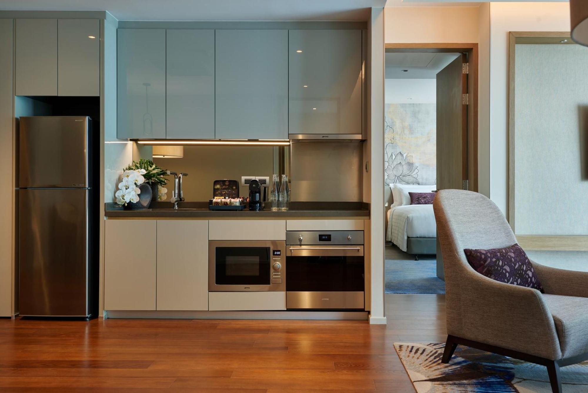 Chatrium Grand 曼谷 外观 照片 A kitchen in a serviced apartment