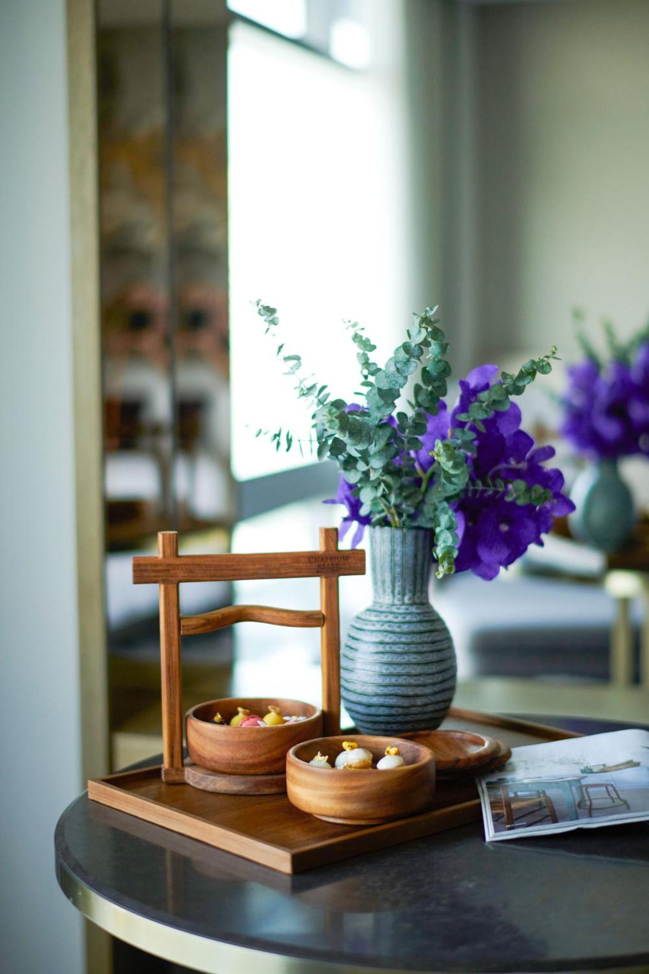 Chatrium Grand 曼谷 外观 照片 A vase of flowers