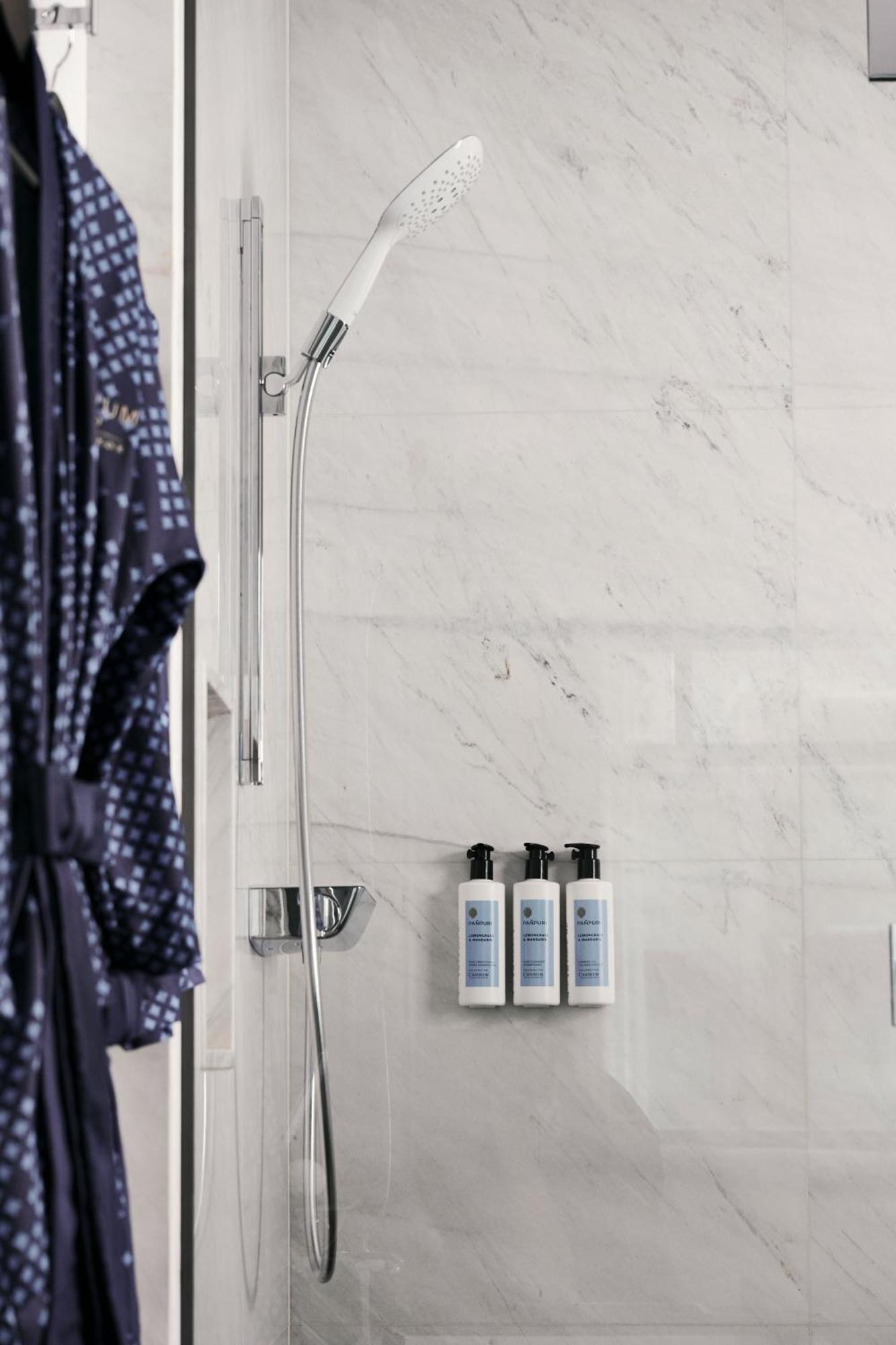 Chatrium Grand 曼谷 外观 照片 A shower